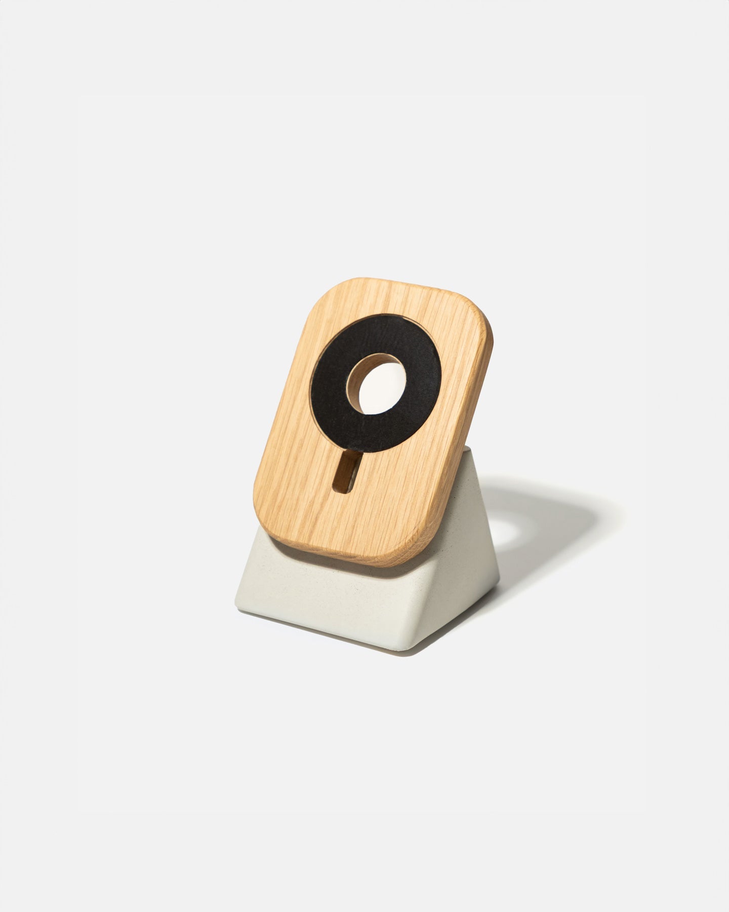 Upright MagSafe Stand  (Oak / Natural)